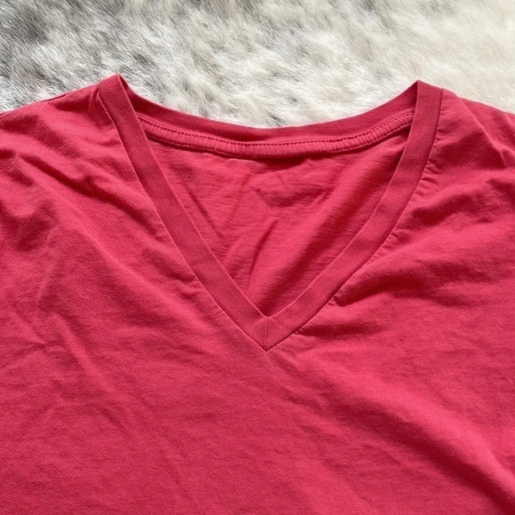 🔥4/$20 H&M T-Shirt - Picture 2 of 5